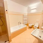 Zen - With Jacuzzi, Panoramic Views Apartment Lenno