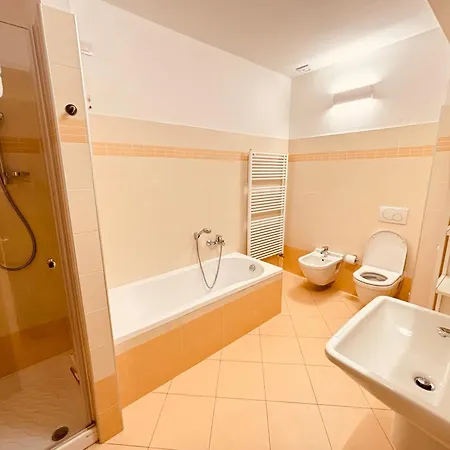 Zen - With Jacuzzi, Panoramic Views Apartment Lenno