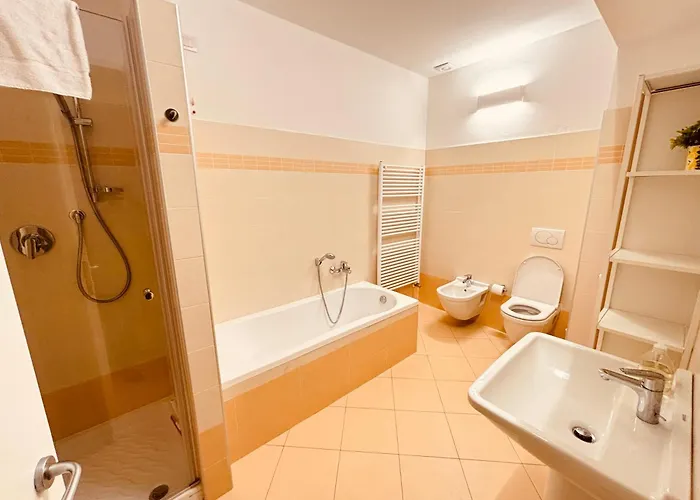 Zen - With Jacuzzi, Panoramic Views 아파트 레노